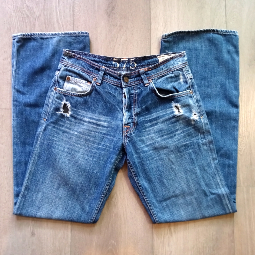 575 Denim distressed buttonfly jeans size 29/8